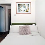 Luxurious Apt Zone 2, One Stop London Bridge!
